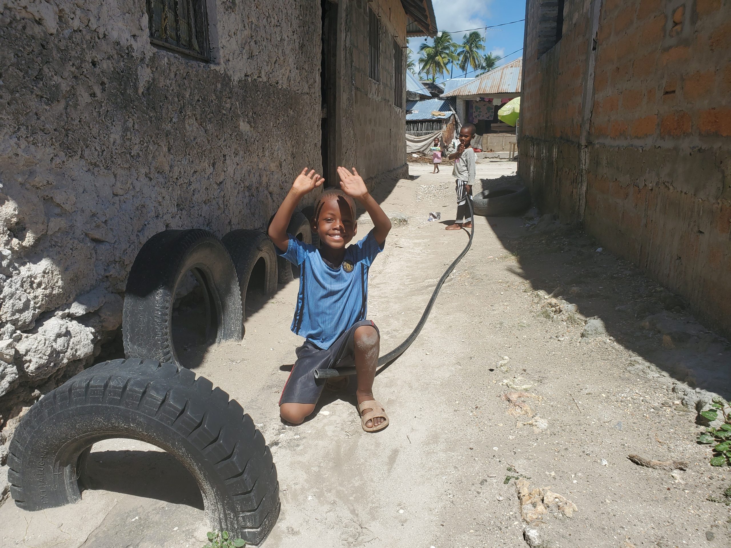 Bwejuu_Kid_Hose_Pipe_Play